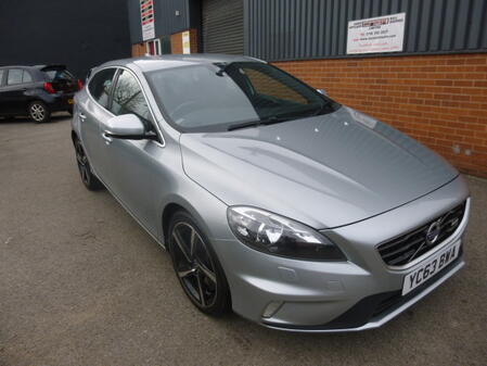 VOLVO V40 2.0 D3 R-Design